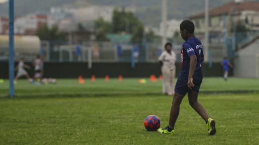 man playing football 